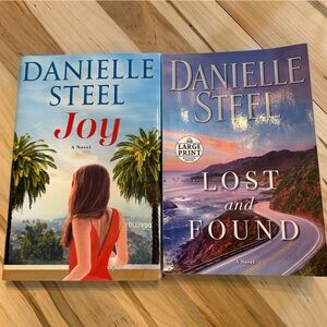 Danielle Steel large print - Joy and Lost and Found